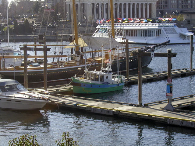p2151061-c.jpg